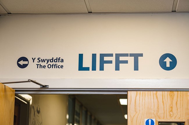 Photo of lift sign 